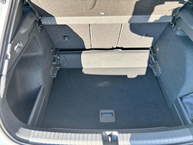 Cupra Terramar Basis 1.5 e-TSI 150PS DSG, 5J Garantie, WEISS-MET, AHK SCHWENKBAR, 19" Alu, NAVIGATION 19"; MATRIX-LED, KESSY, Alarm, Interieur Moon-Light, Elektr. Heckklappe, ACC, Climatronic, Parksensoren vorn/hinten, TOP-VIEW-Kamera,Intelligent-Drive-Paket, HEAD-UP-DISPLAY 