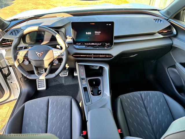Cupra Terramar Basis 1.5 e-TSI 150PS DSG, 5J Garantie, WEISS-MET, AHK SCHWENKBAR, 19" Alu, NAVIGATION 19"; MATRIX-LED, KESSY, Alarm, Interieur Moon-Light, Elektr. Heckklappe, ACC, Climatronic, Parksensoren vorn/hinten, TOP-VIEW-Kamera,Intelligent-Drive-Paket, HEAD-UP-DISPLAY 