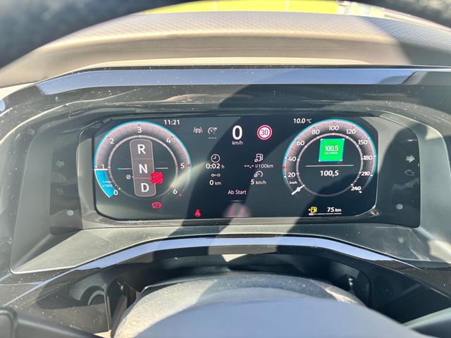 Volkswagen T7 Multivan Business 2.0 TDI 150PS DSG, 5J VW-Garantie, AHK, Family-Paket, 7-Sitzer+Armlehnen, Sitzheizung Digital Cockpit PRO, 17" ALU, IQ.LIGHT LED-MATRIX, 3ZCLIMATRONIC, PRIVACY-GLAS, Parksensoren v/h, KAMERA, 2x Schiebet&uuml;re, ACC, SideAssist, M-Lederlenkrad, Radio 10" 