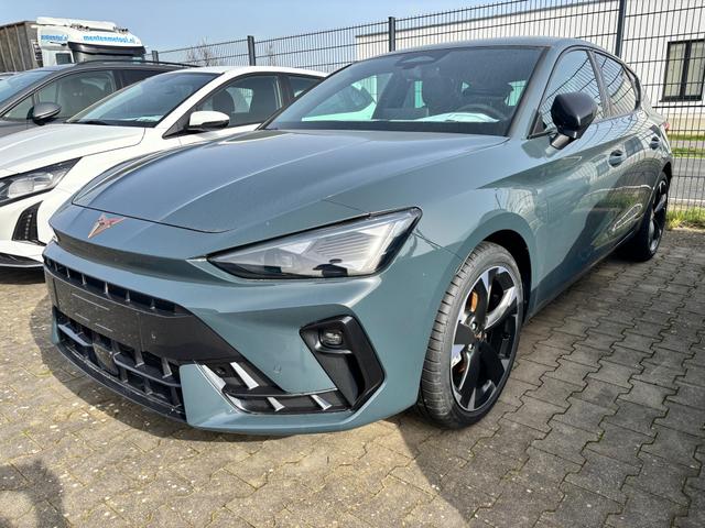 Cupra Leon - Basis 1.5 TSI 150PS 6-Gang, 5 Jahre Garantie, EDGE-PAKET, WINTER-PAKET, 18" Alufelgen, Voll-LED-Scheinwerfer, 3Z-Climatronic, ACC/Tempomat, Digitales Cockpit, Full Link, Parksensoren v/h, Privacy-Glas, Multifunktions-Lederlenkrad, LED-Nebelscheinwerfer