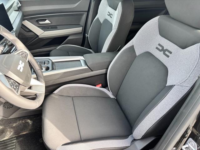 Dacia Bigster Journey hybrid 155 (FULL-HYBRID) (Benzin+Elektro) AUTOMATIK, SCHWARZ-MET + WINTER-PAKET (Vordersitze, Lenkrad, Frontscheibe beheizt) PARKING (Toter-Winkel, 360&deg;Kamera, Parksensoren vorn/hinten), Klimaautomatik, Privacy, NAVI, ELEK. HECKKLAPPE, 18" Alu, ACC 