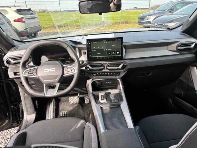 Dacia Bigster Journey hybrid 155 (FULL-HYBRID) (Benzin+Elektro) AUTOMATIK, SCHWARZ-MET + WINTER-PAKET (Vordersitze, Lenkrad, Frontscheibe beheizt) PARKING (Toter-Winkel, 360&deg;Kamera, Parksensoren vorn/hinten), Klimaautomatik, Privacy, NAVI, ELEK. HECKKLAPPE, 18" Alu, ACC 