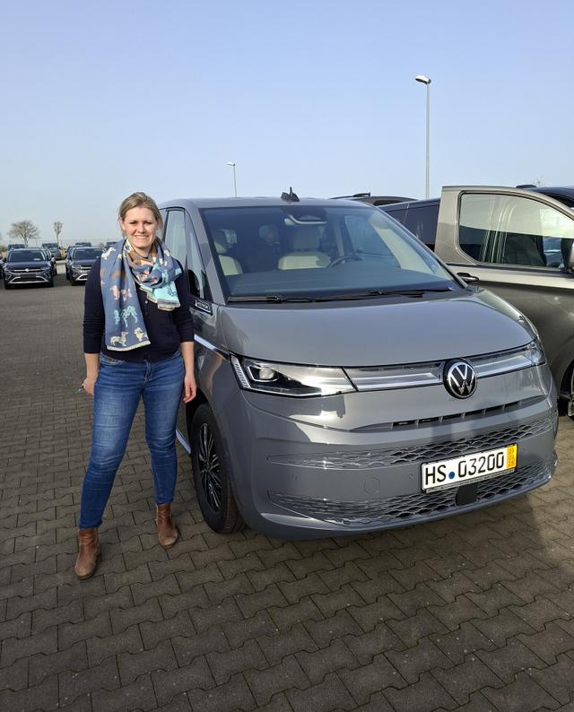 Fahrzeugübergabe eines VW T7 Multivan 