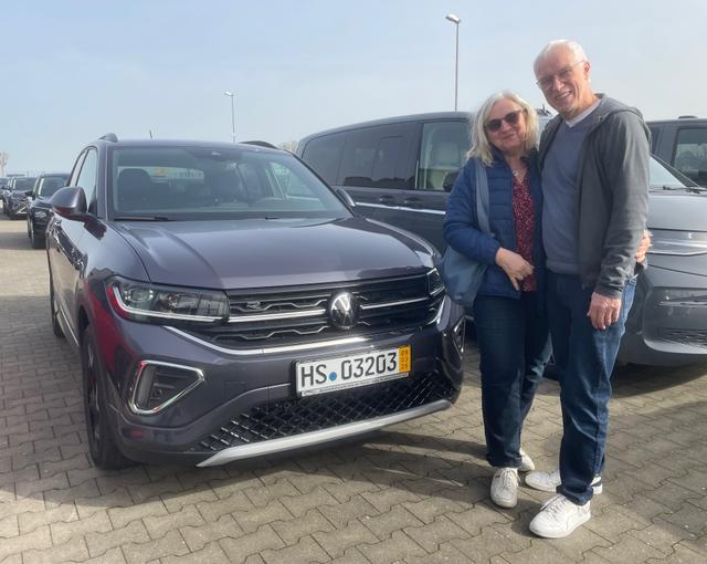 Fahrzeugübergabe eine Volkswagen T-Cross 