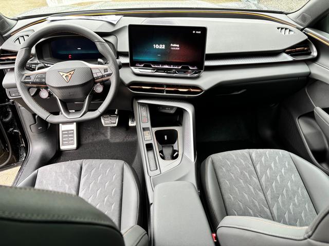 Cupra Terramar VZ 2.0 TSI 265PS DSG 4DRIVE(ALLRAD), 5J Garantie, 20" Alu HADRON, AHK SCHWENKBAR, MATRIX-LED, NAVI 12,9", INTERIOR MOON-LIGHT, Elektr. Heckklappe, 3Z-Climatronic, DCC, ACC, Alarm, Kessy, Privacy-Glas, PDC v/h, TOP-VIEW-Kamera, M-Lederlenkrad beheizt, HEAD-UP 