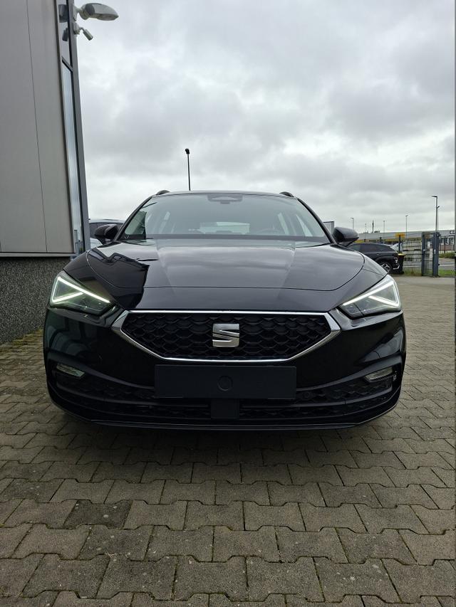 Seat Leon Sportstourer Style 1.5 TSI 115PS, SCHWARZ-METALLIC, 5 Jahre Garantie, 16" ALU, MATRIX-LED, Privacy-Glas, Winter-Paket, 3-Zonen-Climatronic, ParkAssist, Parksensoren v/h, R&uuml;ckfahrkamera, Radio 10,4" + Full-Link, Tempomat, M-Lederlenkrad, variabler Ladeboden 