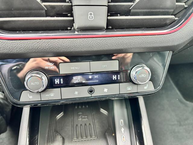 Skoda Kamiq Monte Carlo 1.0 TSI 115PS DSG, GRAU-MET/Dach schwarz, 18" ALU, AHK-VORBEREITUNG, Panoramadach, Matrix-LED, Parksensoren v/h, Kamera, Tempomat, Virtual Cockpit (8"!!), Kessy, Winter-Paket, Climatronic, Radio 8", SmartLink, NSW, Sport-M-Lederlenkrad beheizt, Dachreling 