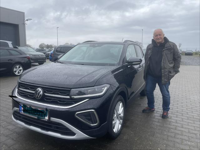 Fahrzeugübergabe eines Volkswagen T-Cross 