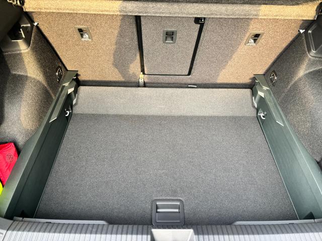 Volkswagen T-Roc Style 1.5 eTSI mild-hybrid 150PS DSG, 17" Alu, ErgoActive Sitze + Massage, Sitzheizung, M-Lederlenkrad beheizt, Keyless, Digital Cockpit Pro, Alarmanlage, ACC Tempomat, 3Z-Climatronic, ParkAssist Kamera, Radio 12,9"/Wireless App-Connect, LED-Scheinwerfer PLUS 