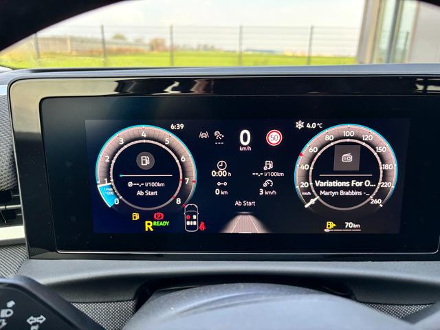 Volkswagen T-Roc Style 1.5 eTSI mild-hybrid 150PS DSG, 17" Alu, ErgoActive Sitze + Massage, Sitzheizung, M-Lederlenkrad beheizt, Keyless, Digital Cockpit Pro, Alarmanlage, ACC Tempomat, 3Z-Climatronic, ParkAssist Kamera, Radio 12,9"/Wireless App-Connect, LED-Scheinwerfer PLUS 