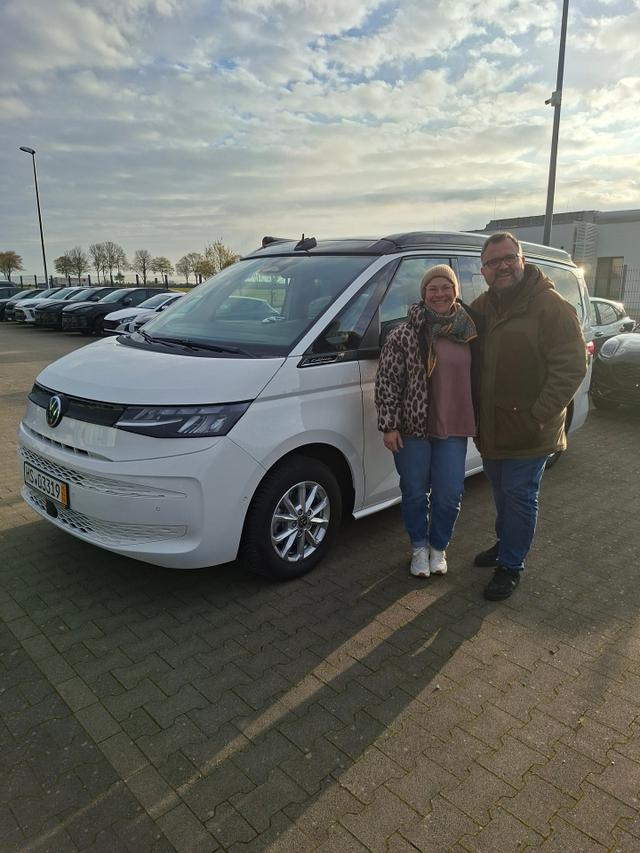 Fahrzeugübergabe eines Volkswagen T7 California 