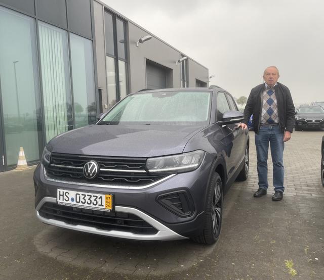 Fahrzeugübergabe eines Volkswagen T-Cross 
