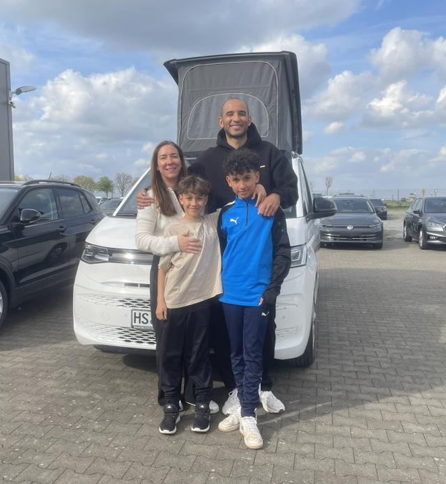 Fahrzeugübergabe eines Volkswagen T7 California 