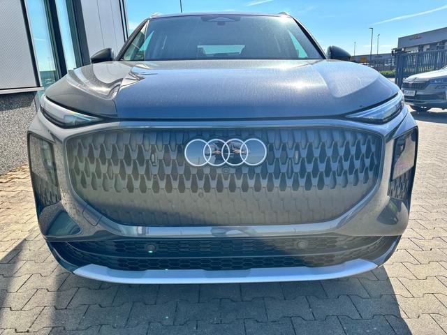 Audi Q3 Basis 2.0 TFSI quattro (Allrad) 204PS S-Tronic (Automatik), TECHPAKET PRO, Grau-Metallic, DIGITALE MATRIX-LED, Sportsitze, Elektr. Heckklappe, MMI Navigation plus, Sitzheizung, Klimaautomatik, ParkAssist Parksensoren, Privacy-Glas 