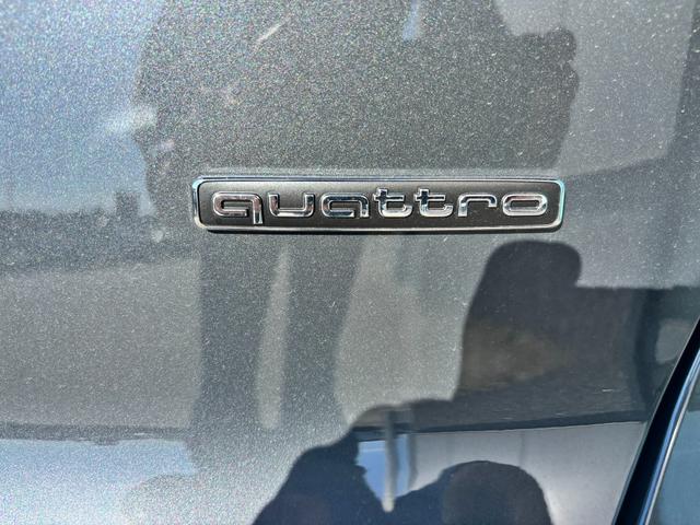 Audi Q3 Basis 2.0 TFSI quattro (Allrad) 204PS S-Tronic (Automatik), TECHPAKET PRO, Grau-Metallic, DIGITALE MATRIX-LED, Sportsitze, Elektr. Heckklappe, MMI Navigation plus, Sitzheizung, Klimaautomatik, ParkAssist Parksensoren, Privacy-Glas 