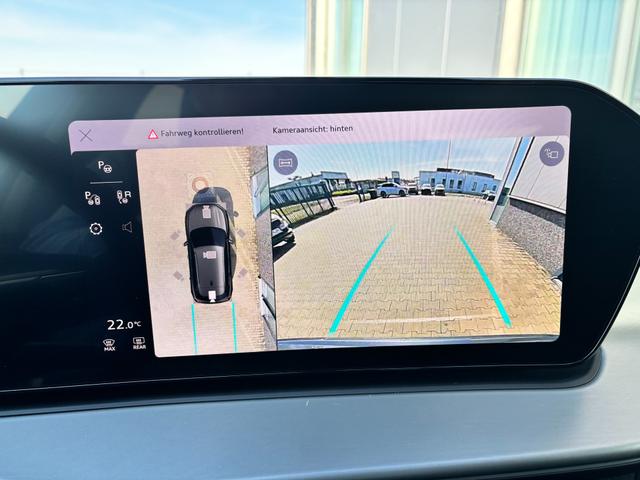 Audi Q3 Basis 2.0 TFSI quattro (Allrad) 204PS S-Tronic (Automatik), TECHPAKET PRO, Grau-Metallic, DIGITALE MATRIX-LED, Sportsitze, Elektr. Heckklappe, MMI Navigation plus, Sitzheizung, Klimaautomatik, ParkAssist Parksensoren, Privacy-Glas 