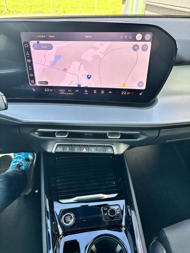 Audi Q3 Basis 2.0 TFSI quattro (Allrad) 204PS S-Tronic (Automatik), TECHPAKET PRO, Grau-Metallic, DIGITALE MATRIX-LED, Sportsitze, Elektr. Heckklappe, MMI Navigation plus, Sitzheizung, Klimaautomatik, ParkAssist Parksensoren, Privacy-Glas 