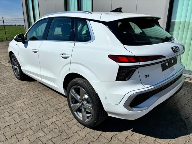 Audi Q3 Basis 2.0 TFSI quattro (Allrad) 204PS S-Tronic (Automatik), 17" Alufelgen, Elektr. Heckklappe, MMI Navigation plus, Sitzheizung, 3-Zonen-Klimaautomatik, Parksensoren vorn/hinten, M-Lederlenkrad, Tempomat, Dachreling, Virtual Cockpit 