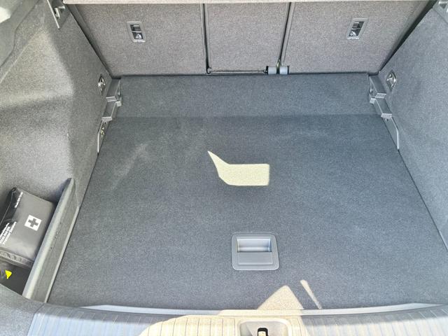 Audi Q3 Sportback Basis 2.0 TFSI quattro (Allrad) 204PS S-Tronic (Automatik), 17" Alufelgen, Elektr. Heckklappe, MMI Navigation plus, Sitzheizung, 3-Zonen-Klimaautomatik, Parksensoren vorn/hinten, M-Lederlenkrad, Tempomat, Virtual Cockpit 