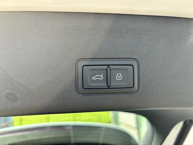 Audi Q3 Sportback Basis 2.0 TFSI quattro (Allrad) 204PS S-Tronic (Automatik), 17" Alufelgen, Elektr. Heckklappe, MMI Navigation plus, Sitzheizung, 3-Zonen-Klimaautomatik, Parksensoren vorn/hinten, M-Lederlenkrad, Tempomat, Virtual Cockpit 