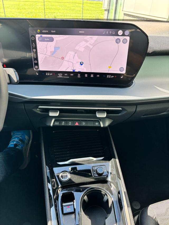 Audi Q3 Sportback Basis 2.0 TFSI quattro (Allrad) 204PS S-Tronic (Automatik), 17" Alufelgen, Elektr. Heckklappe, MMI Navigation plus, Sitzheizung, 3-Zonen-Klimaautomatik, Parksensoren vorn/hinten, M-Lederlenkrad, Tempomat, Virtual Cockpit 