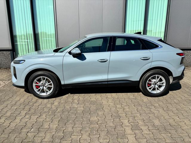 Audi Q3 Sportback Basis 2.0 TFSI quattro (Allrad) 204PS S-Tronic (Automatik), 17" Alufelgen, Elektr. Heckklappe, MMI Navigation plus, Sitzheizung, 3-Zonen-Klimaautomatik, Parksensoren vorn/hinten, M-Lederlenkrad, Tempomat, Virtual Cockpit 