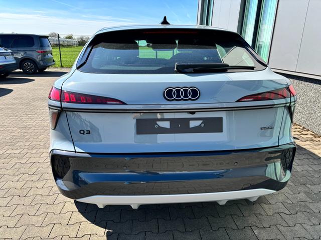Audi Q3 Sportback Basis 2.0 TFSI quattro (Allrad) 204PS S-Tronic (Automatik), 17" Alufelgen, Elektr. Heckklappe, MMI Navigation plus, Sitzheizung, 3-Zonen-Klimaautomatik, Parksensoren vorn/hinten, M-Lederlenkrad, Tempomat, Virtual Cockpit 