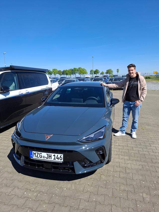 Fahrzeugübergabe eines Cupra Leon Sportstourer 