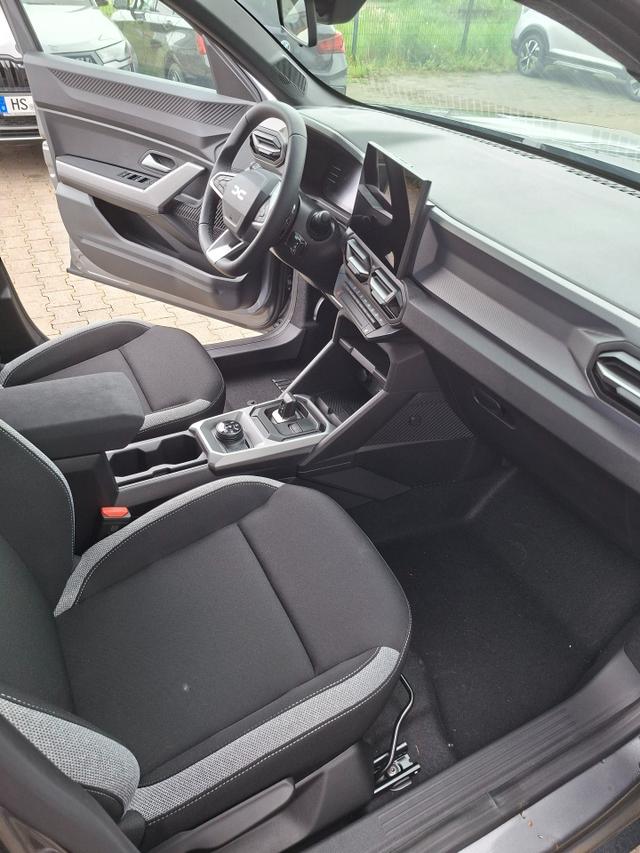 Dacia Duster Journey hybrid-G 150 (Benzin+LPG) 4x4 (ALLRAD) AUTOMATIK, GRAU-MET+WINTER-PAKET (Vordersitze/Lenkrad/Frontscheibe beheizt) + PARKING-PAKET (Toter-Winkel-Assistent, 360&deg;-Kamera, Parksensoren vorn), hinten, Klimaautomatik, Tempomat, NAVI, 18" ALU 