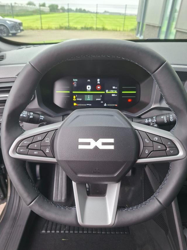 Dacia Duster Journey hybrid-G 150 (Benzin+LPG) 4x4 (ALLRAD) AUTOMATIK, GRAU-MET+WINTER-PAKET (Vordersitze/Lenkrad/Frontscheibe beheizt) + PARKING-PAKET (Toter-Winkel-Assistent, 360&deg;-Kamera, Parksensoren vorn), hinten, Klimaautomatik, Tempomat, NAVI, 18" ALU 