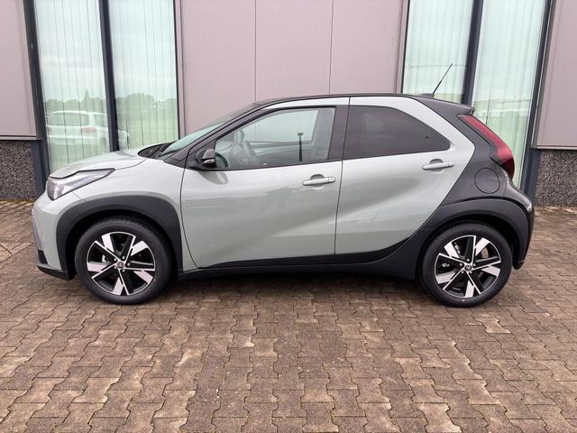Toyota Aygo X Play 1.5 Hybrid 115PS CVT/AUTOMATIK, 3 Jahre Garantie, 17" Alufelgen, Sitzheizung, R&uuml;ckfahrkamera, Klimaautomatik, Audiosystem 9" + Smartphone-Integration, Lederlenkrad, ACC, ZV mit Fernbedienung 