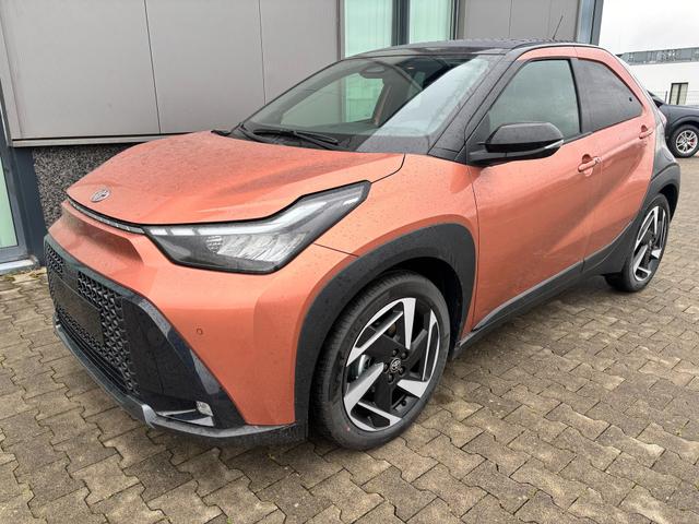 Toyota Aygo X Play 1.5 Hybrid 115PS CVT/AUTOMATIK, 3 Jahre Garantie, 17" Alufelgen, Sitzheizung, R&uuml;ckfahrkamera, Klimaautomatik, Audiosystem 9" + Smartphone-Integration, Lederlenkrad, ACC, ZV mit Fernbedienung 