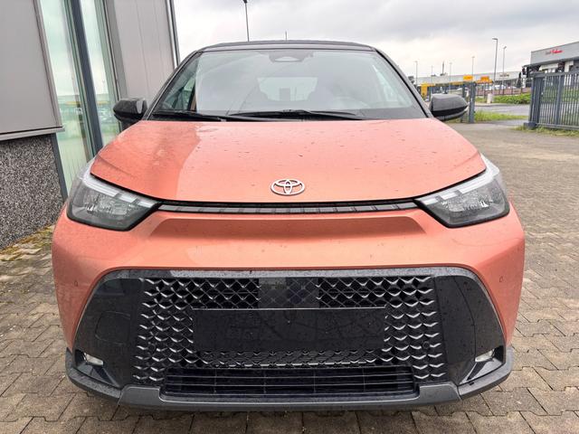 Toyota Aygo X Play 1.5 Hybrid 115PS CVT/AUTOMATIK, 3 Jahre Garantie, 17" Alufelgen, Sitzheizung, R&uuml;ckfahrkamera, Klimaautomatik, Audiosystem 9" + Smartphone-Integration, Lederlenkrad, ACC, ZV mit Fernbedienung 