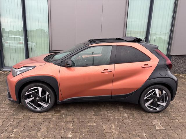 Toyota Aygo X Play 1.5 Hybrid 115PS CVT/AUTOMATIK, 3 Jahre Garantie, 17" Alufelgen, Sitzheizung, R&uuml;ckfahrkamera, Klimaautomatik, Audiosystem 9" + Smartphone-Integration, Lederlenkrad, ACC, ZV mit Fernbedienung 