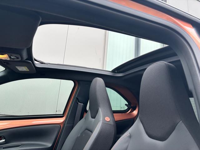 Toyota Aygo X Play 1.5 Hybrid 115PS CVT/AUTOMATIK, 3 Jahre Garantie, 17" Alufelgen, Sitzheizung, R&uuml;ckfahrkamera, Klimaautomatik, Audiosystem 9" + Smartphone-Integration, Lederlenkrad, ACC, ZV mit Fernbedienung 