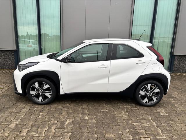 Toyota Aygo X Play 1.5 Hybrid 115PS CVT/AUTOMATIK, 3 Jahre Garantie, 17" Alufelgen, Sitzheizung, R&uuml;ckfahrkamera, Klimaautomatik, Audiosystem 9" + Smartphone-Integration, Lederlenkrad, ACC, ZV mit Fernbedienung 