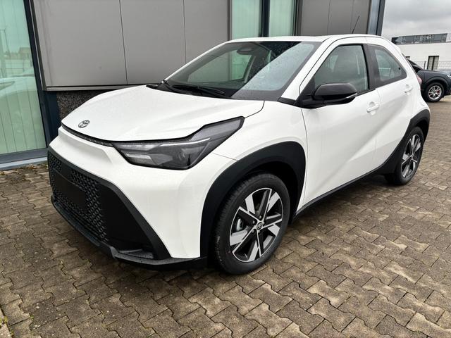 Toyota Aygo X - Play 1.5 Hybrid 115PS CVT/AUTOMATIK, WHITE, 3 Jahre Garantie, 17" Alufelgen, Sitzheizung, R&uuml;ckfahrkamera, Klimaautomatik, Audiosystem 9" + Smartphone-Integration, Lederlenkrad, ACC, ZV mit Fernbedienung
