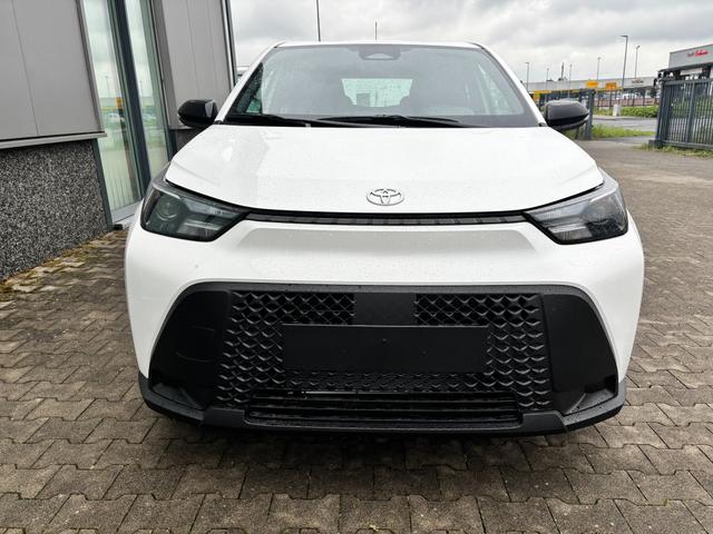 Toyota Aygo X Play 1.5 Hybrid 115PS CVT/AUTOMATIK, 3 Jahre Garantie, 17" Alufelgen, Sitzheizung, R&uuml;ckfahrkamera, Klimaautomatik, Audiosystem 9" + Smartphone-Integration, Lederlenkrad, ACC, ZV mit Fernbedienung 