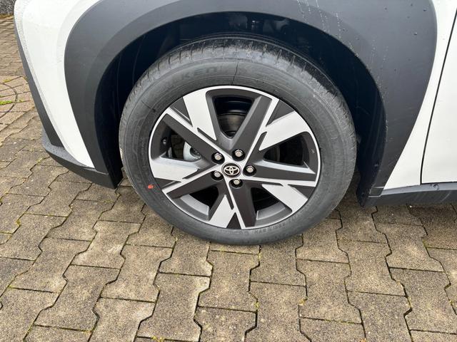 Toyota Aygo X Play 1.5 Hybrid 115PS CVT/AUTOMATIK, 3 Jahre Garantie, 17" Alufelgen, Sitzheizung, R&uuml;ckfahrkamera, Klimaautomatik, Audiosystem 9" + Smartphone-Integration, Lederlenkrad, ACC, ZV mit Fernbedienung 