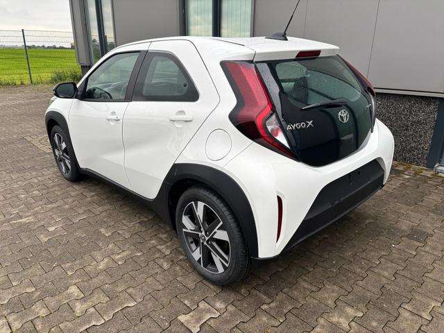Toyota Aygo X Play 1.5 Hybrid 115PS CVT/AUTOMATIK, 3 Jahre Garantie, 17" Alufelgen, Sitzheizung, R&uuml;ckfahrkamera, Klimaautomatik, Audiosystem 9" + Smartphone-Integration, Lederlenkrad, ACC, ZV mit Fernbedienung 