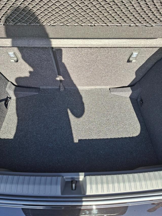 Skoda Kamiq Monte Carlo 1.5 TSI 150PS DSG, 5J GARANTIE, Schwarz-Perleffekt, 18" ALU, AHK SCHWENKBAR, Panoramadach, Matrix-LED, Parksensoren v/h, Kamera, Tempomat, Virtual Cockpit (8"!!), Kessy, Winter-Paket, Climatronic, Radio 8", SmartLink, NSW, Sport-M-Lederlenkrad beheizt 