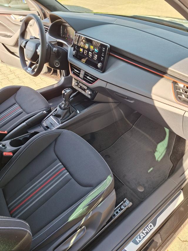 Skoda Kamiq Monte Carlo 1.5 TSI 150PS DSG, 5J GARANTIE, Schwarz-Perleffekt, 18" ALU, AHK SCHWENKBAR, Panoramadach, Matrix-LED, Parksensoren v/h, Kamera, Tempomat, Virtual Cockpit (8"!!), Kessy, Winter-Paket, Climatronic, Radio 8", SmartLink, NSW, Sport-M-Lederlenkrad beheizt 