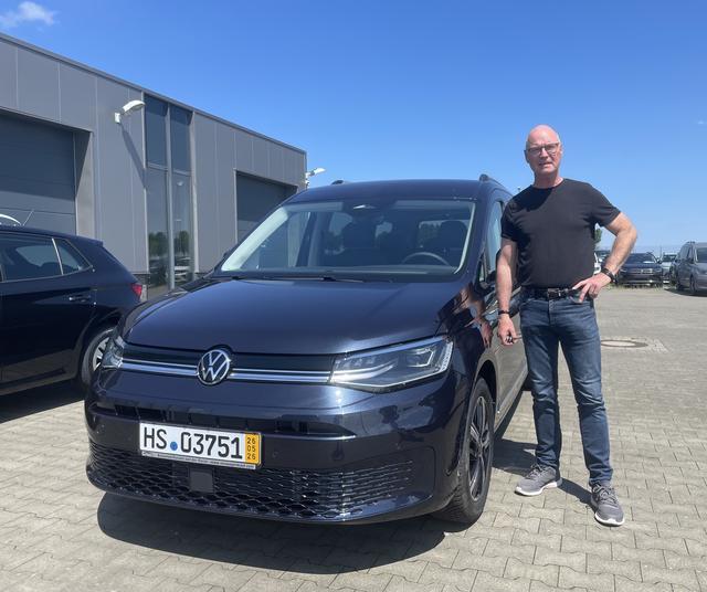 Fahrzeugübergabe eines VW Caddy MAXI 7-Sitzer 
