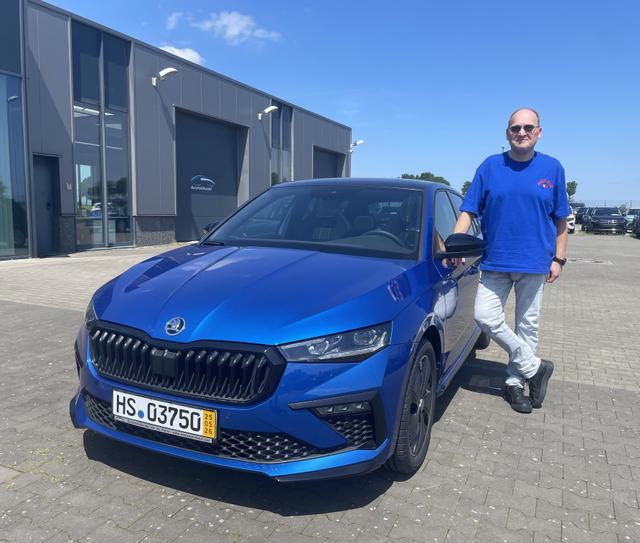 Fahrzeugübergabe eines Skoda Scala 