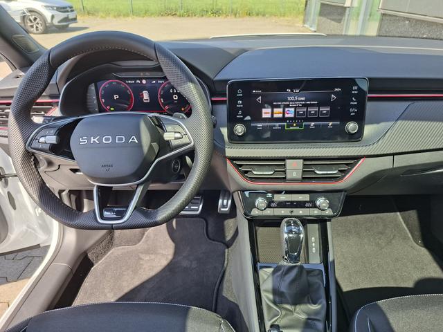 Skoda Kamiq Monte Carlo 1.5 TSI 150PS DSG (AUTOMATIK), Grau-Met, PANORAMDACH, MATRIX-LED, SITZHEIZUNG, Sport-M-Lederlenkrad beheizt, SunSet, 2Z-Climatronic, Parksensoren vorn/hinten, R&uuml;ckfahrkamera, Kessy, Radio 8,25"+SmartLink, Virtual Cockpit, 17" Alu, Tempomat 