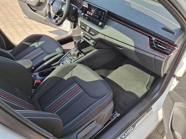 Skoda Kamiq Monte Carlo 1.5 TSI 150PS DSG (AUTOMATIK), Grau-Met, PANORAMDACH, MATRIX-LED, SITZHEIZUNG, Sport-M-Lederlenkrad beheizt, SunSet, 2Z-Climatronic, Parksensoren vorn/hinten, R&uuml;ckfahrkamera, Kessy, Radio 8,25"+SmartLink, Virtual Cockpit, 17" Alu, Tempomat 