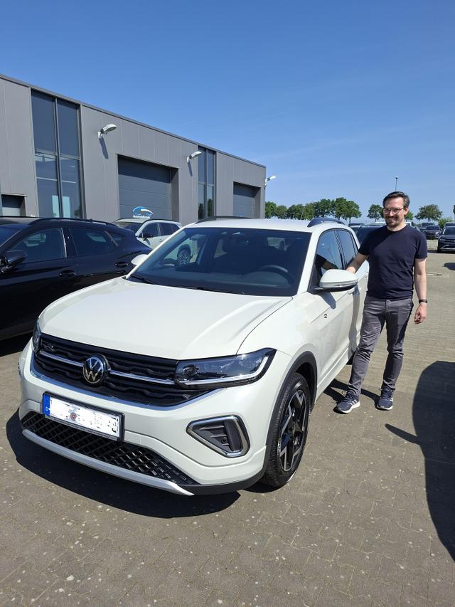 Fahrzeugübergabe eines Volkswagen T-Cross 