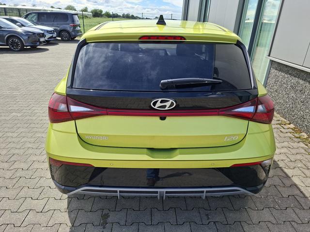 Hyundai i20 Family 1.0 T-GDI 90PS, NAVI 10,25", LUCID-LIME Metallic, Winter-Pack: Sitzheizung + Lenkradheizung, 16" ALU, Klimaautomatik, Privacy-Glas, Parksensoren hinten, R&uuml;ckfahrkamera, Tempomat, Lederlenkrad, Reserverad, Alarm, Armlehne, 4x elektr. Fensterheber 