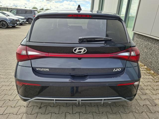 Hyundai i20 Family 1.0 T-GDI 90PS, NAVI 10,25", AURORA-GRAU METALLIC, Winter-Pack: Sitzheizung + Lenkradheizung, 16" ALU, Klimaautomatik, Privacy-Glas, Parksensoren hinten, R&uuml;ckfahrkamera, Tempomat, Lederlenkrad, Reserverad, Alarm, Armlehne, 4x elektr. Fensterheber 