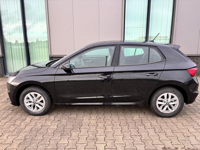 Skoda Fabia Extra Plus 1.0 TSI 116PS DSG (AUTOMATIK), 5J Garantie, BLACK-MAGIC METALLIC, CLIMATRONIC, BEHEIZTE FRONTSCHEIBE, SITZHEIZUNG, M-Lederlenkrad BEHEIZT, 15" ALU, Parksensoren hinten, R&uuml;ckfahrkamera, Infotainment 8", Virtual Cockpit, Tempomat, NSW, Wireless SmartLink 